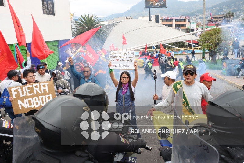 UIO MARCHA  MOVIMIENTOS SOCIALES