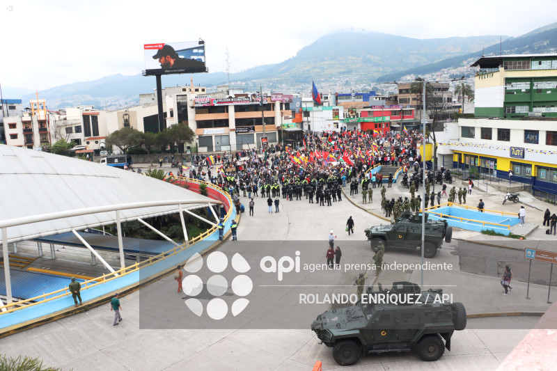 UIO MARCHA  MOVIMIENTOS SOCIALES