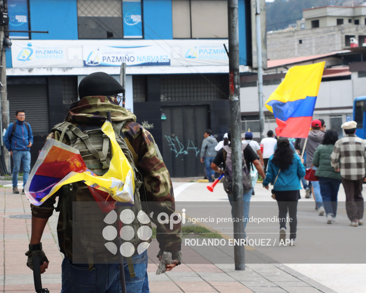 UIO MARCHA  MOVIMIENTOS SOCIALES