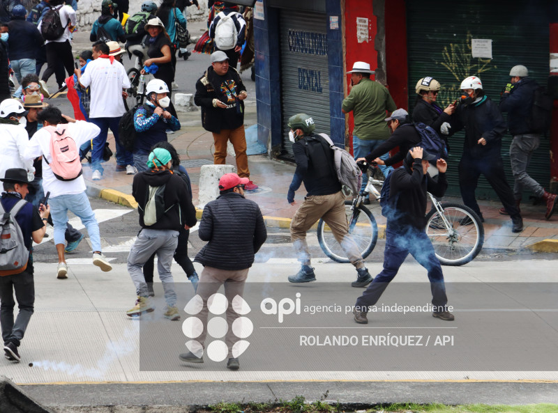 UIO MARCHA  MOVIMIENTOS SOCIALES