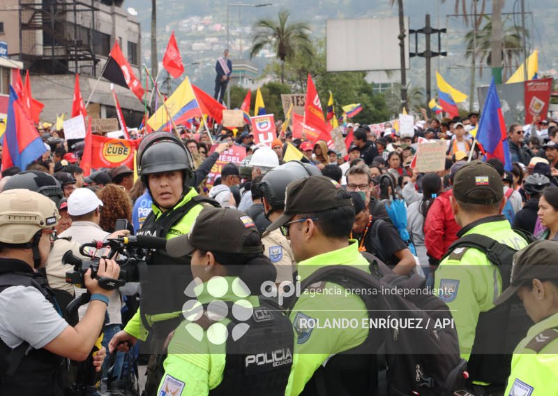 UIO MARCHA  MOVIMIENTOS SOCIALES