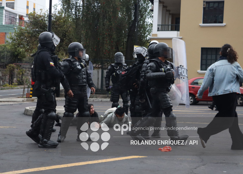UIO MARCHA  MOVIMIENTOS SOCIALES
