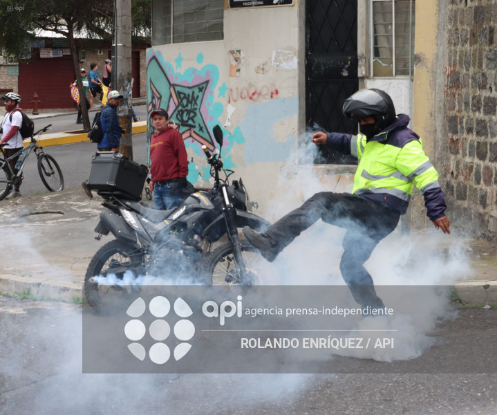 UIO MARCHA  MOVIMIENTOS SOCIALES