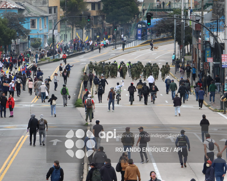 UIO MARCHA  MOVIMIENTOS SOCIALES