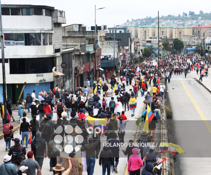 UIO MARCHA  MOVIMIENTOS SOCIALES