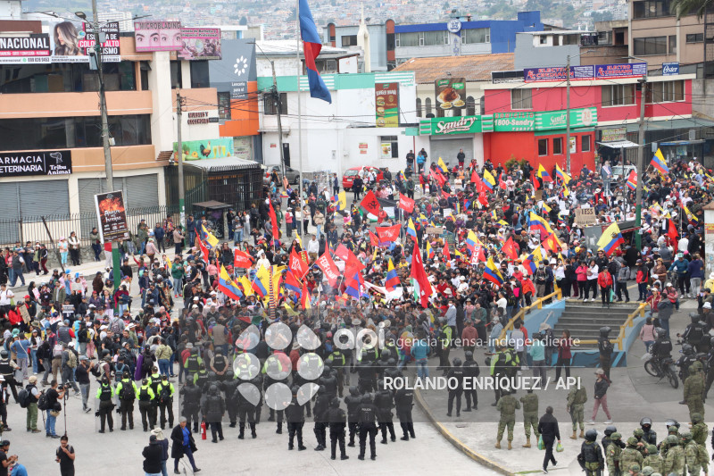 UIO MARCHA  MOVIMIENTOS SOCIALES