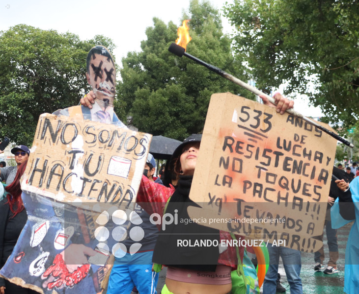 UIO MARCHA  MOVIMIENTOS SOCIALES