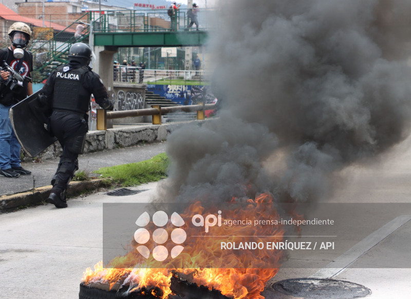 UIO MARCHA  MOVIMIENTOS SOCIALES