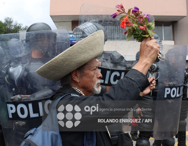 UIO MARCHA  MOVIMIENTOS SOCIALES