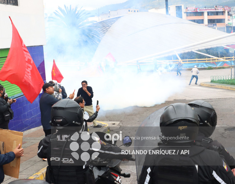 UIO MARCHA  MOVIMIENTOS SOCIALES