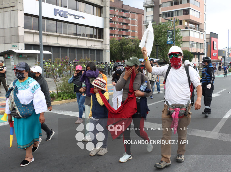 UIO MARCHA  MOVIMIENTOS SOCIALES