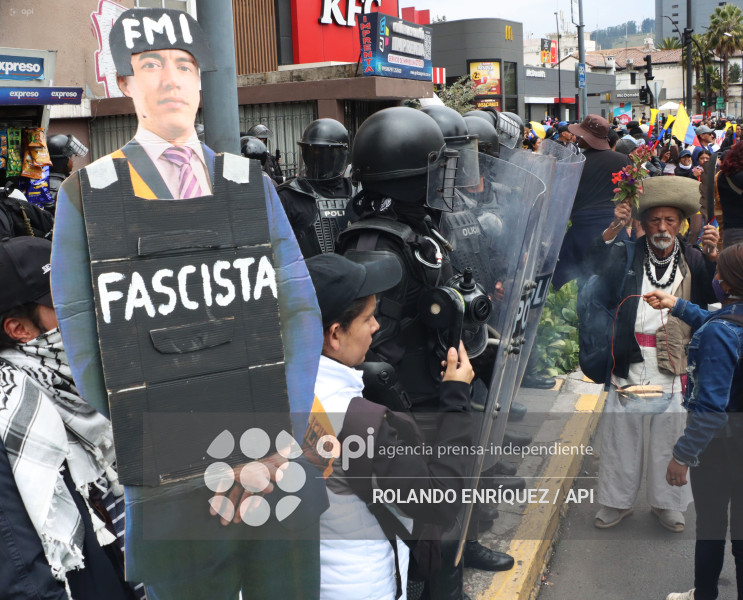 UIO MARCHA  MOVIMIENTOS SOCIALES