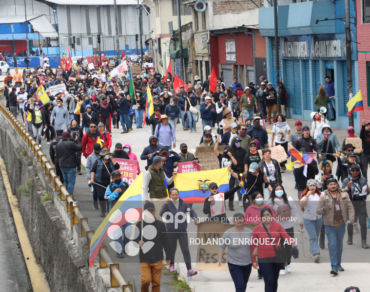 UIO MARCHA  MOVIMIENTOS SOCIALES