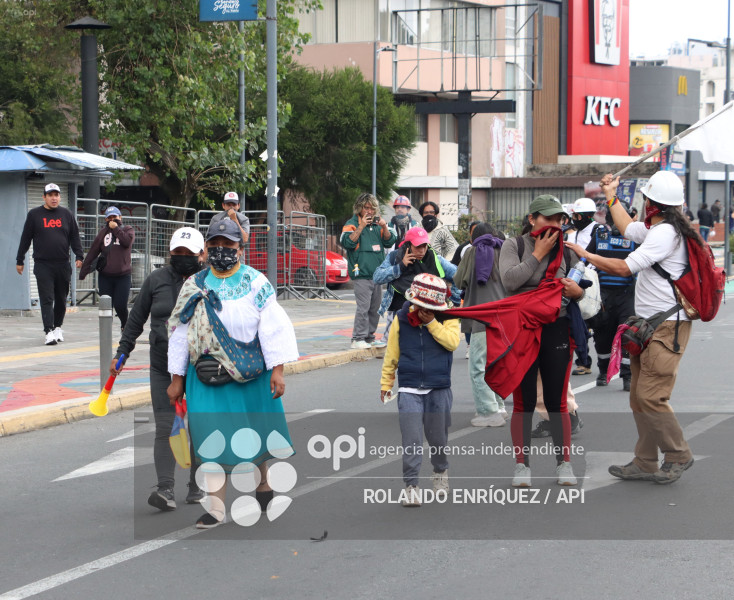 UIO MARCHA  MOVIMIENTOS SOCIALES