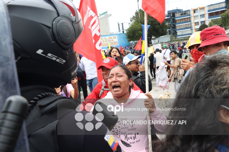 UIO MARCHA  MOVIMIENTOS SOCIALES
