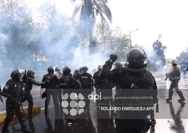 UIO MARCHA  MOVIMIENTOS SOCIALES