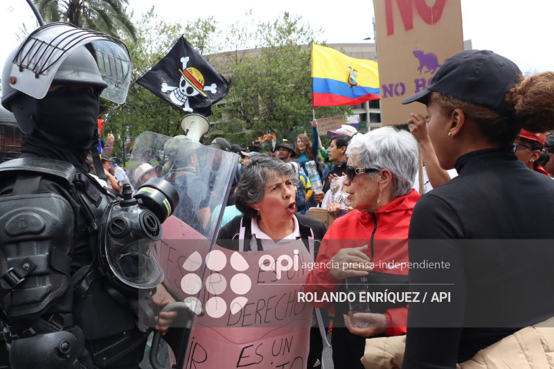 UIO MARCHA  MOVIMIENTOS SOCIALES