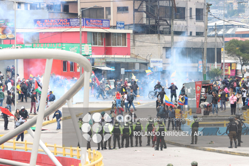UIO MARCHA  MOVIMIENTOS SOCIALES