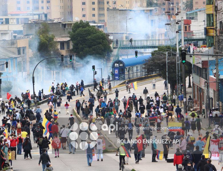 UIO MARCHA  MOVIMIENTOS SOCIALES