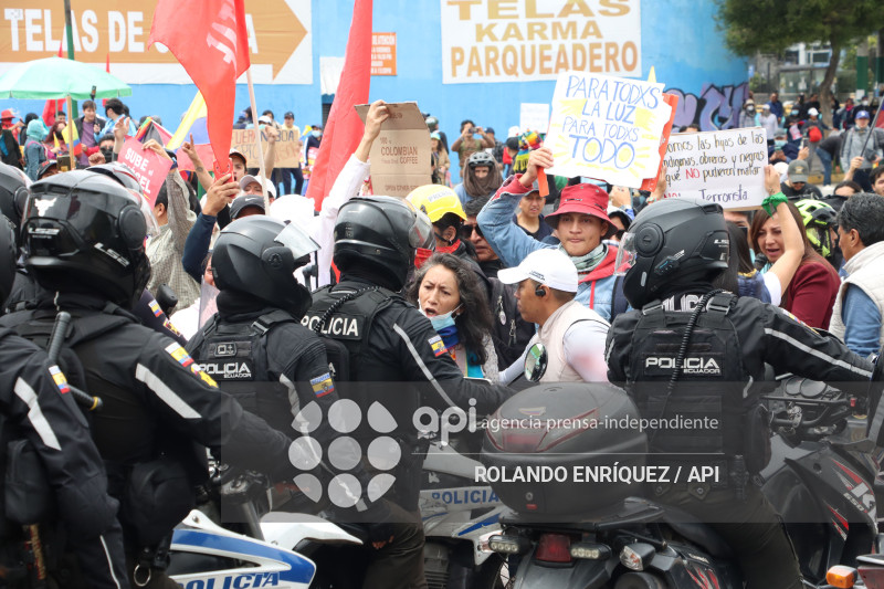 UIO MARCHA  MOVIMIENTOS SOCIALES