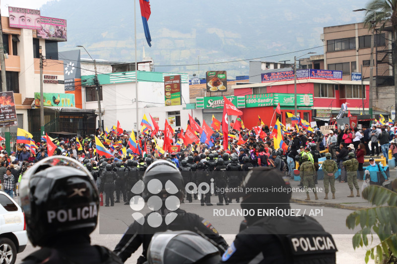 UIO MARCHA  MOVIMIENTOS SOCIALES