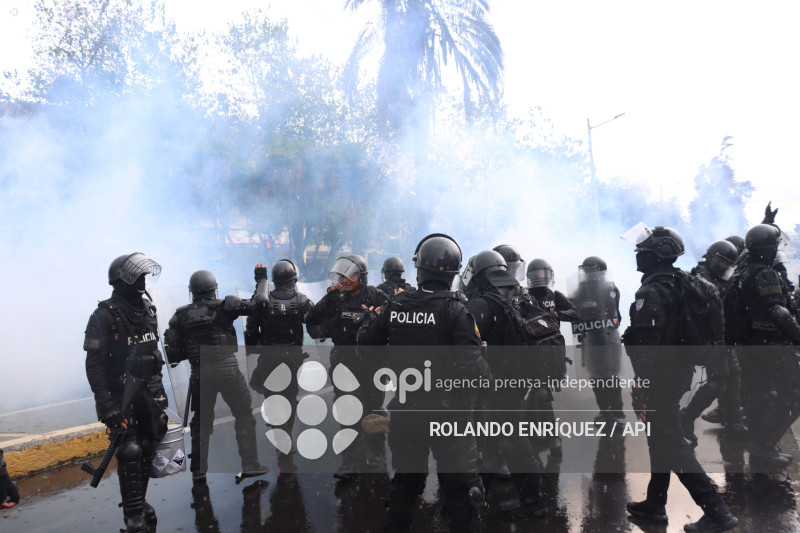 UIO MARCHA  MOVIMIENTOS SOCIALES