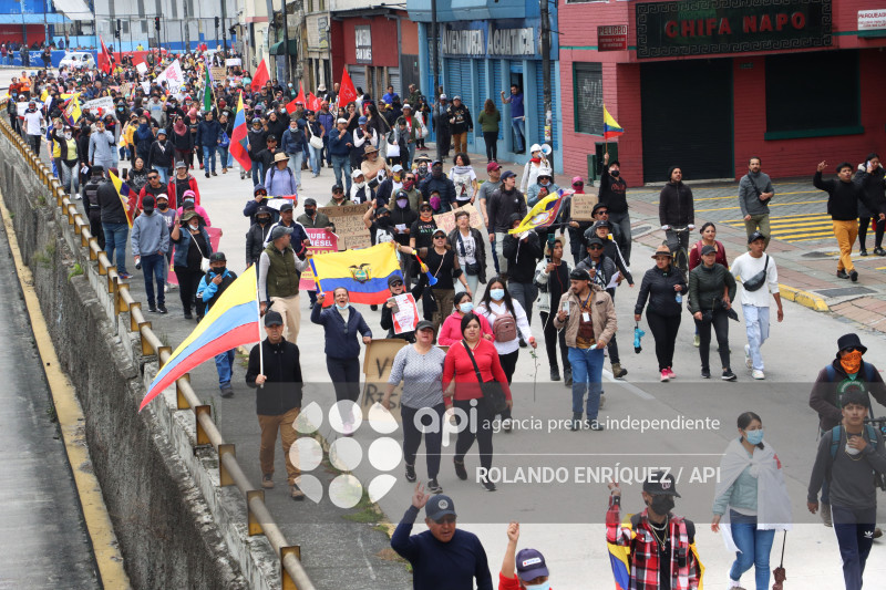 UIO MARCHA  MOVIMIENTOS SOCIALES