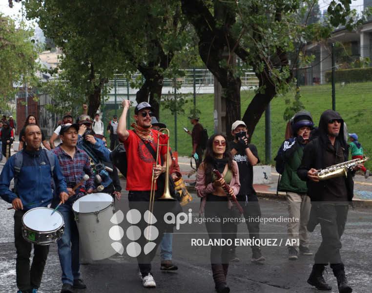 UIO MARCHA  MOVIMIENTOS SOCIALES