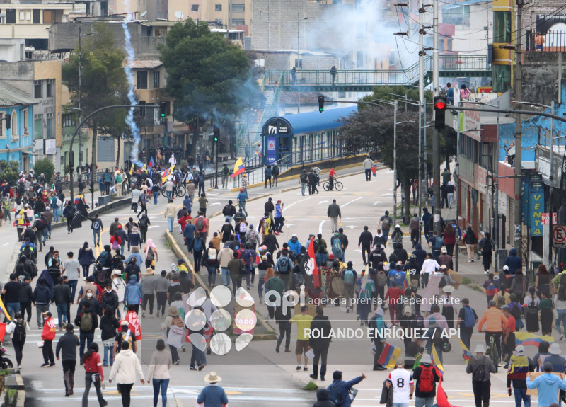 UIO MARCHA  MOVIMIENTOS SOCIALES