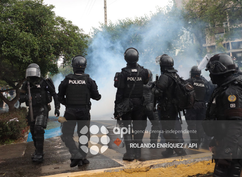UIO MARCHA  MOVIMIENTOS SOCIALES