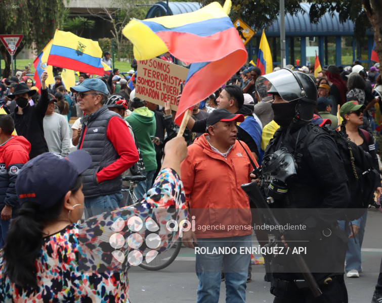 UIO MARCHA  MOVIMIENTOS SOCIALES