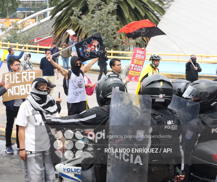 UIO MARCHA  MOVIMIENTOS SOCIALES