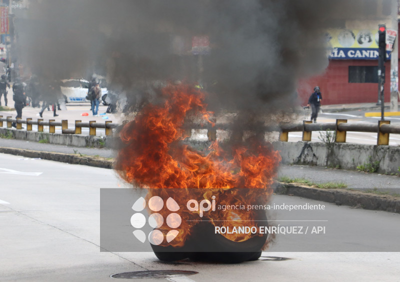 UIO MARCHA  MOVIMIENTOS SOCIALES