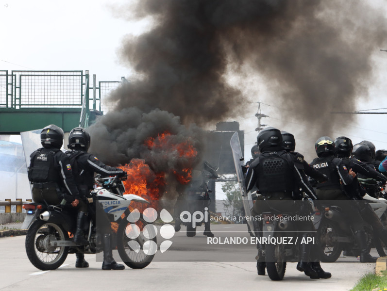 UIO MARCHA  MOVIMIENTOS SOCIALES