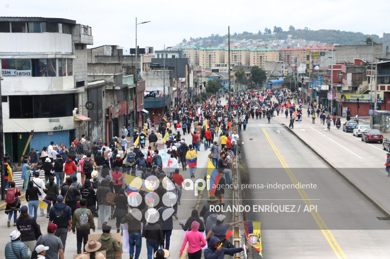 UIO MARCHA  MOVIMIENTOS SOCIALES