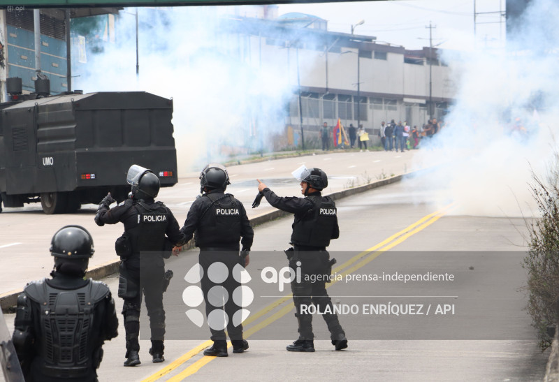 UIO MARCHA  MOVIMIENTOS SOCIALES