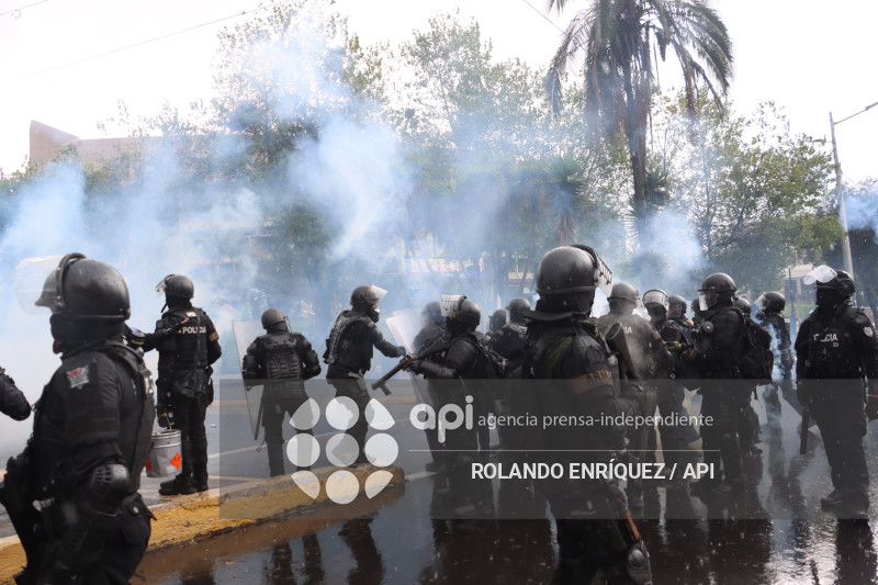 UIO MARCHA  MOVIMIENTOS SOCIALES