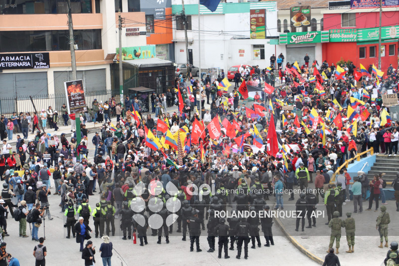 UIO MARCHA  MOVIMIENTOS SOCIALES