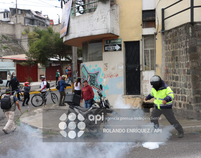 UIO MARCHA  MOVIMIENTOS SOCIALES