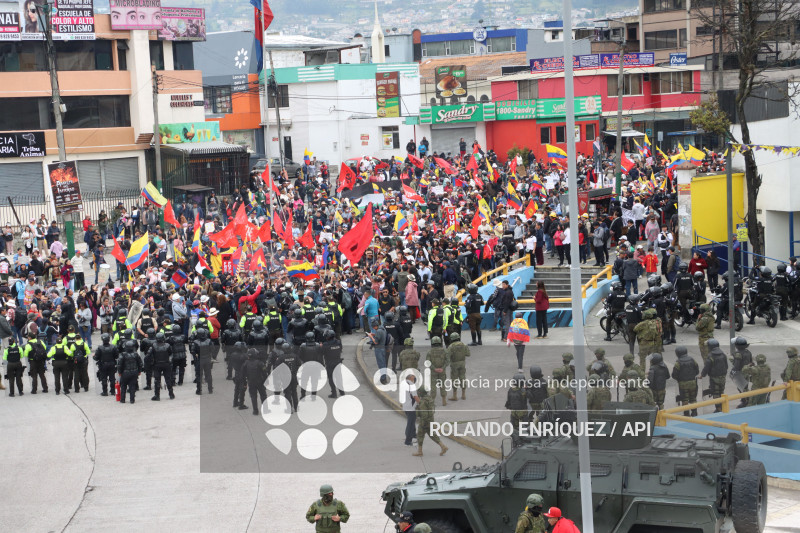 UIO MARCHA  MOVIMIENTOS SOCIALES