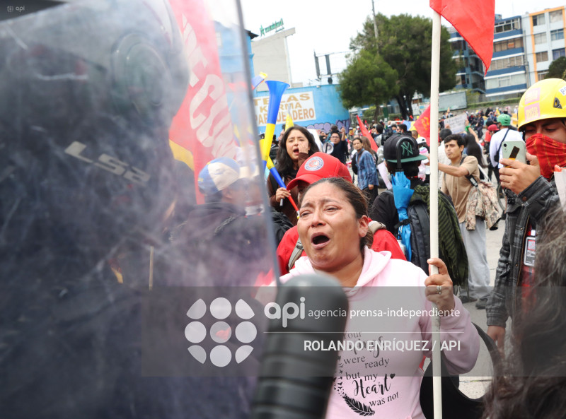 UIO MARCHA  MOVIMIENTOS SOCIALES