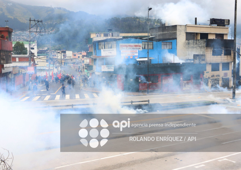 UIO MARCHA  MOVIMIENTOS SOCIALES