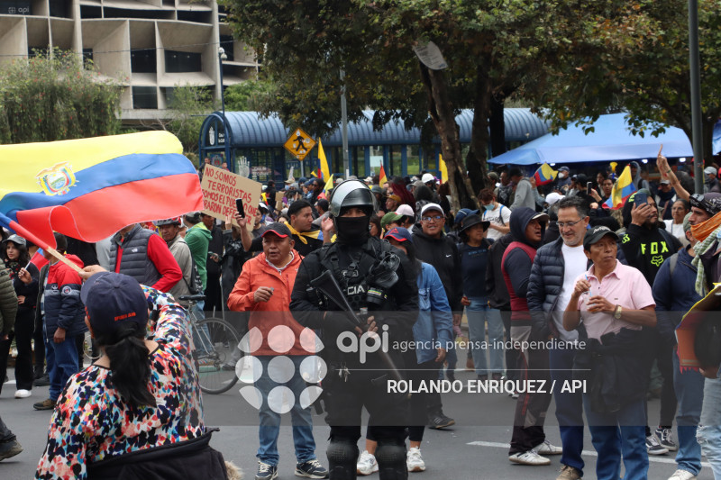 UIO MARCHA  MOVIMIENTOS SOCIALES