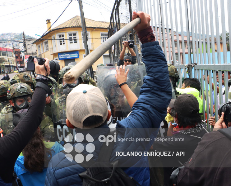 UIO MARCHA  MOVIMIENTOS SOCIALES