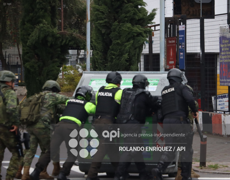 UIO MARCHA  MOVIMIENTOS SOCIALES