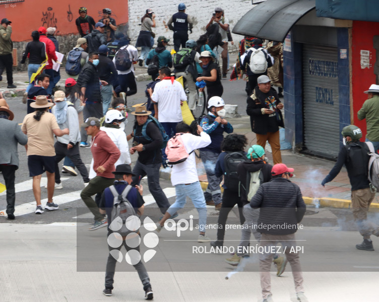 UIO MARCHA  MOVIMIENTOS SOCIALES