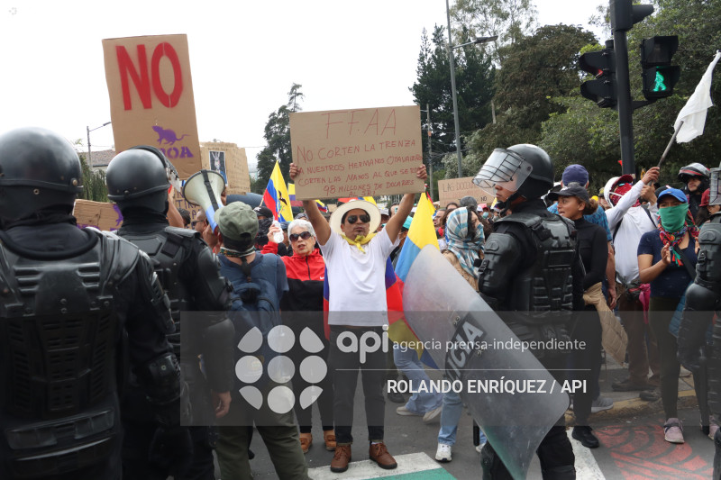 UIO MARCHA  MOVIMIENTOS SOCIALES