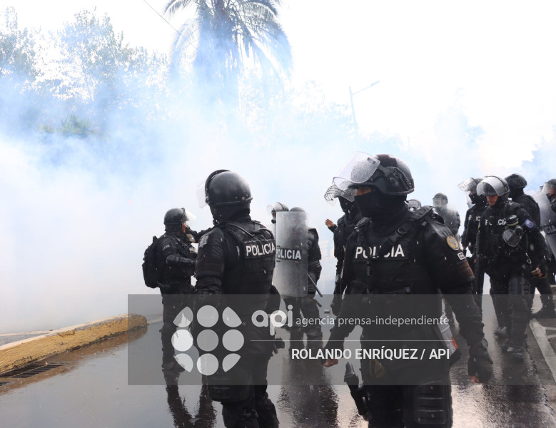 UIO MARCHA  MOVIMIENTOS SOCIALES
