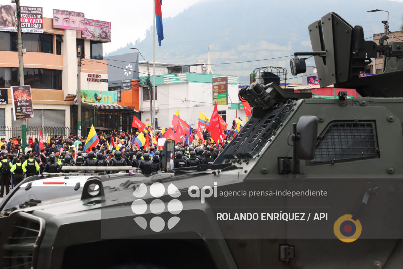 UIO MARCHA  MOVIMIENTOS SOCIALES