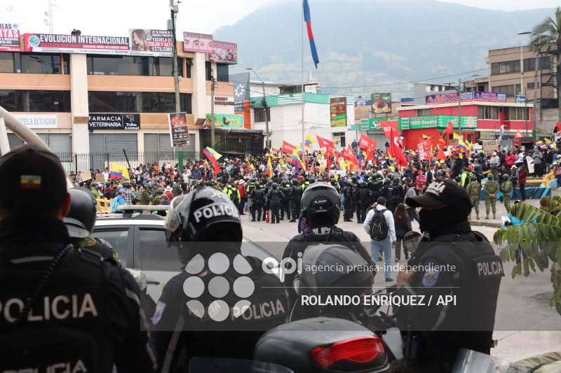 UIO MARCHA  MOVIMIENTOS SOCIALES